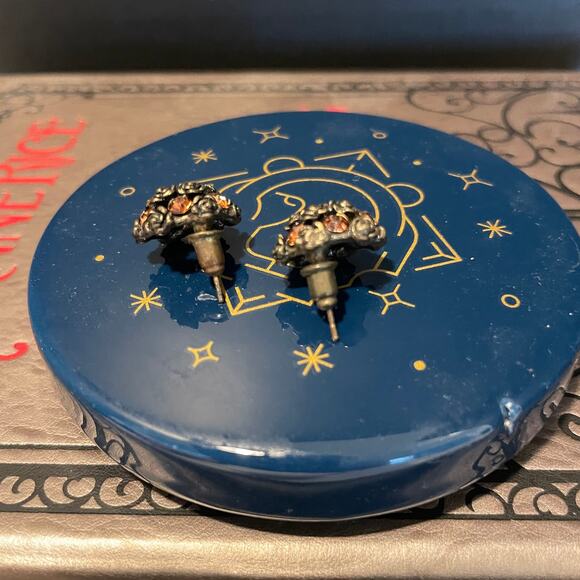 Vintage Brass floral and amber faux stone cluster round pierce earrings - Picture 11 of 11